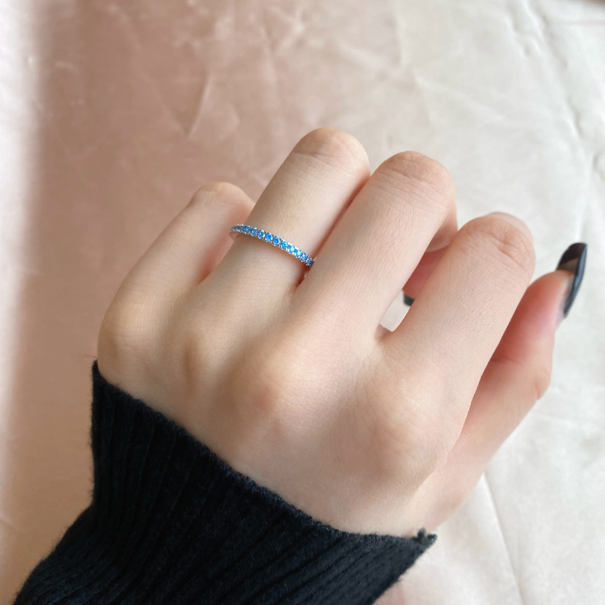 Delicate Sparkling Round Cut Daily Ring