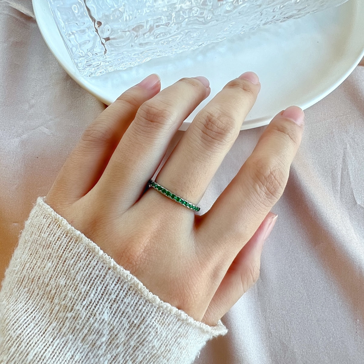 Delicate Sparkling Round Cut Daily Ring