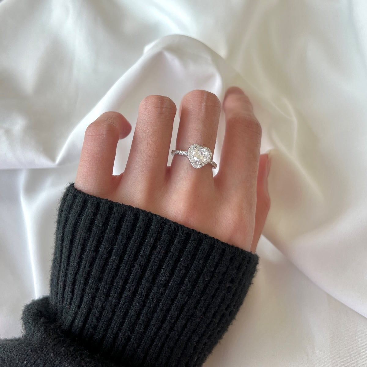 Eternity Splashy Romantic Heart Shape Lover Ring