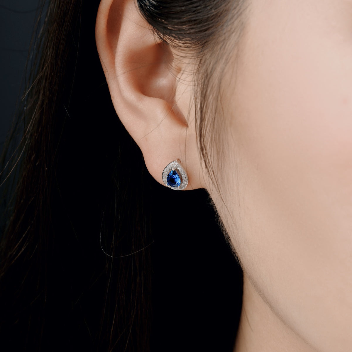 Luxurious Water Drop Shape Earrings