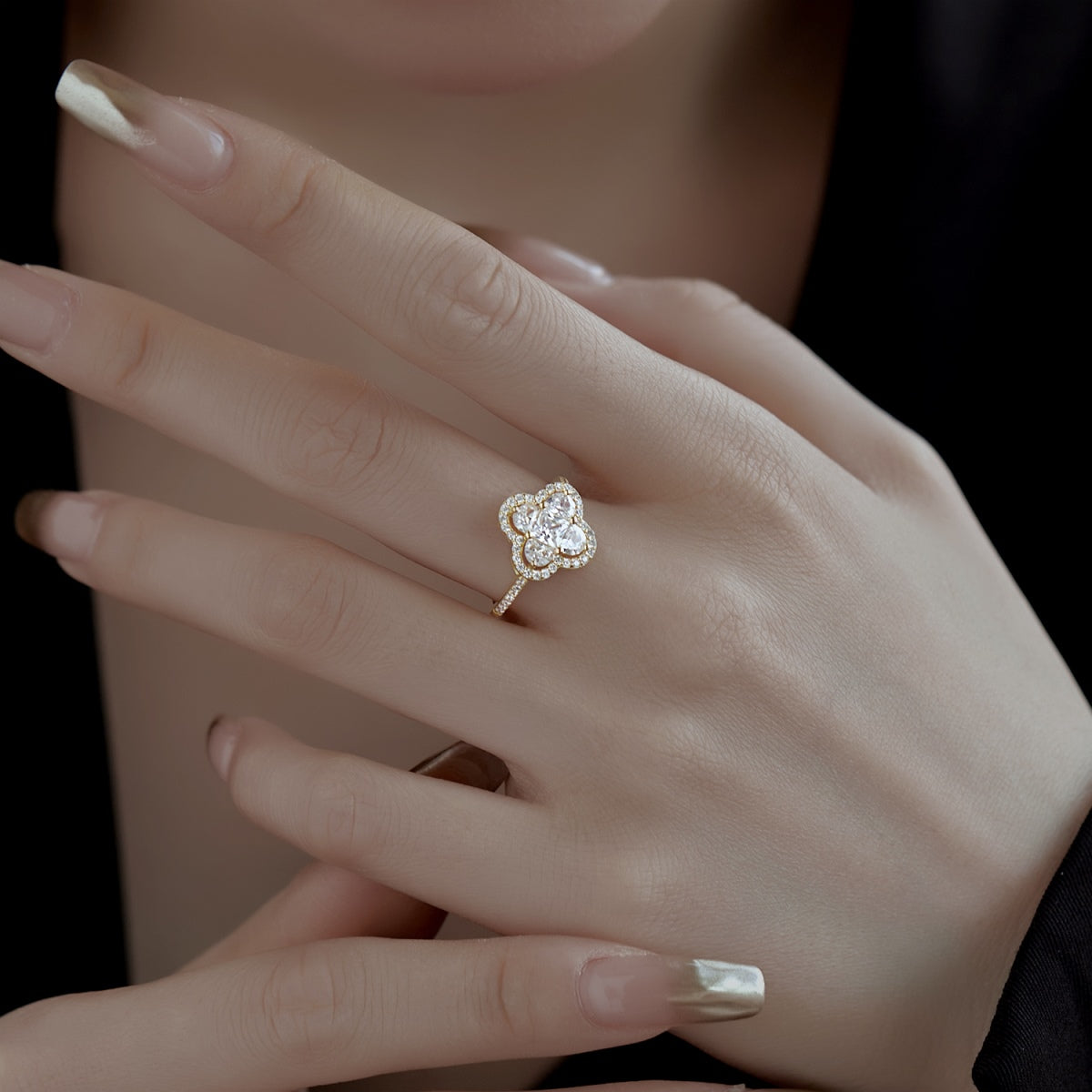 Luxurious Eternity Flower Shape Banquet Ring