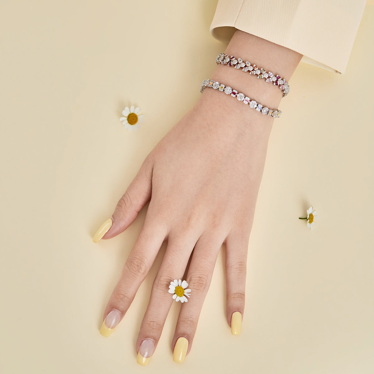 Dainty Exquisite Flower Shape Daily Bracelet